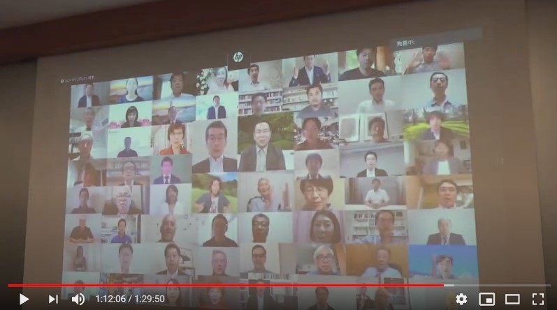 右:新入生に配信された画面に登場したBBT大学の教授・講師陣