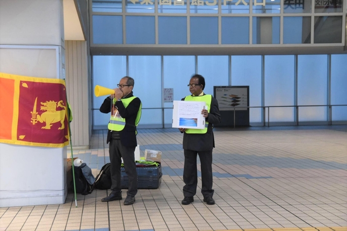 スリランカの国旗も持参