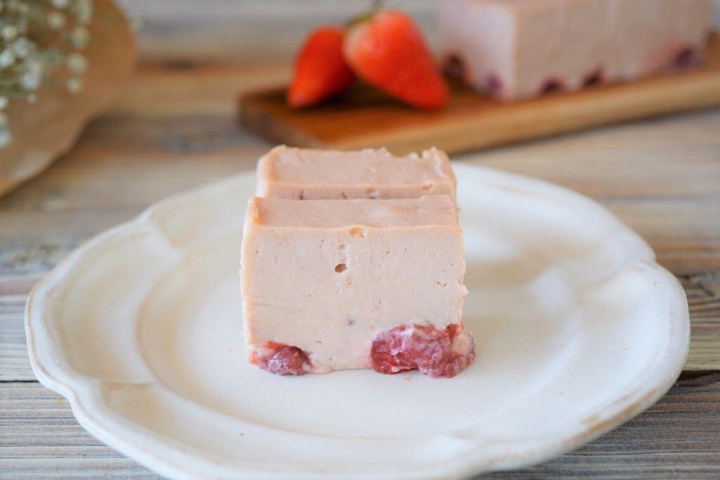 【3〜4月限定】苺のクリームチーズケーキ / 2,808 円(税込)