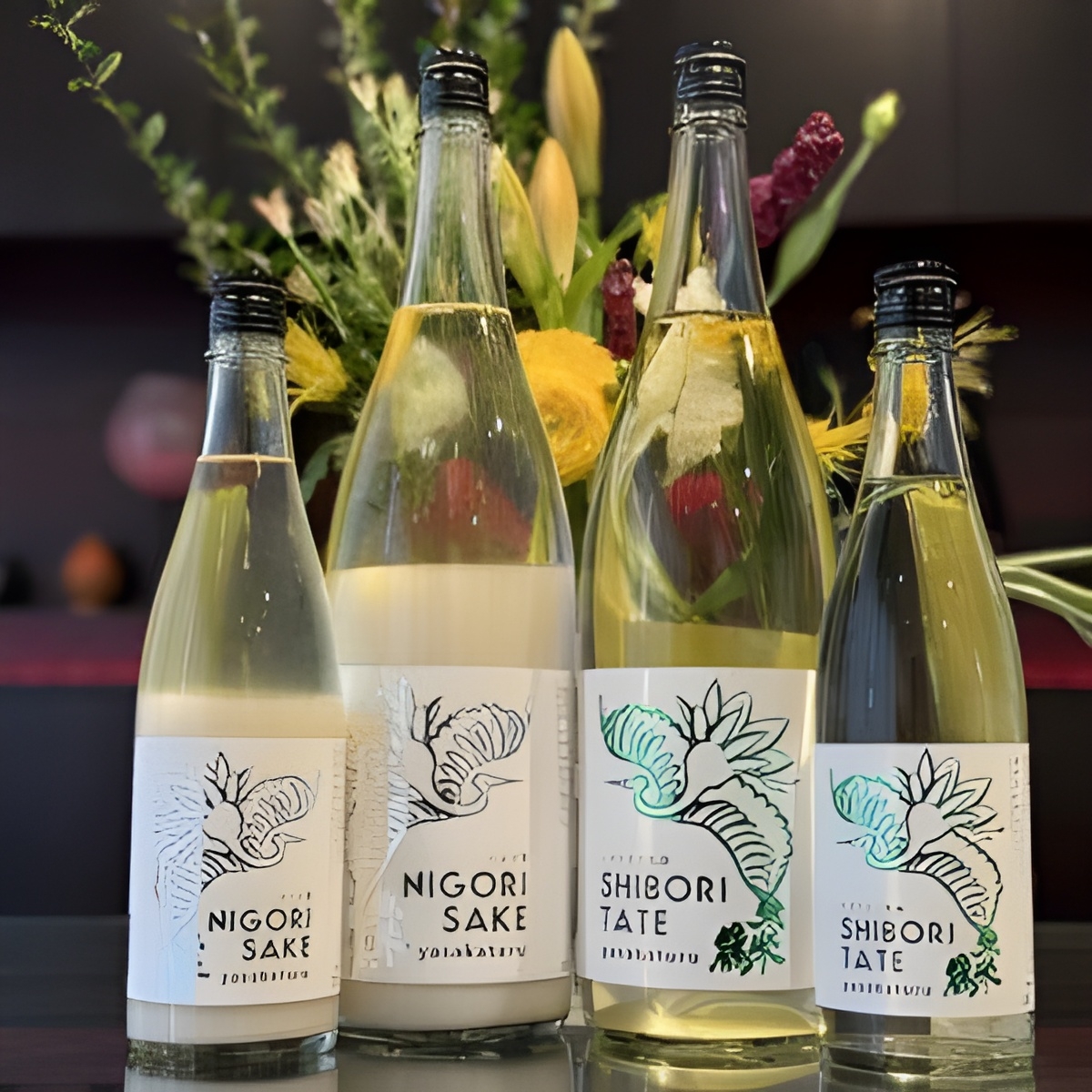 弥栄鶴 新酒 にごり酒(左)&しぼりたて生酒(右)