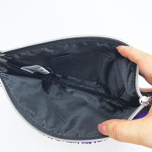 クロミのふわもこなサガラ刺繡ポーチ