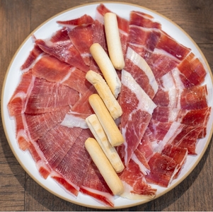 yjkngrl9vktSs4xMFB3b.jpg?w=940&h=940