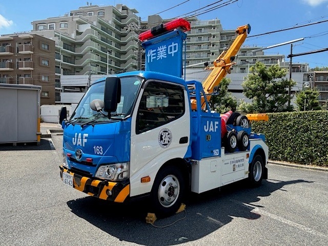 (一社)日本自動車連盟大阪支部 レッカー車展示