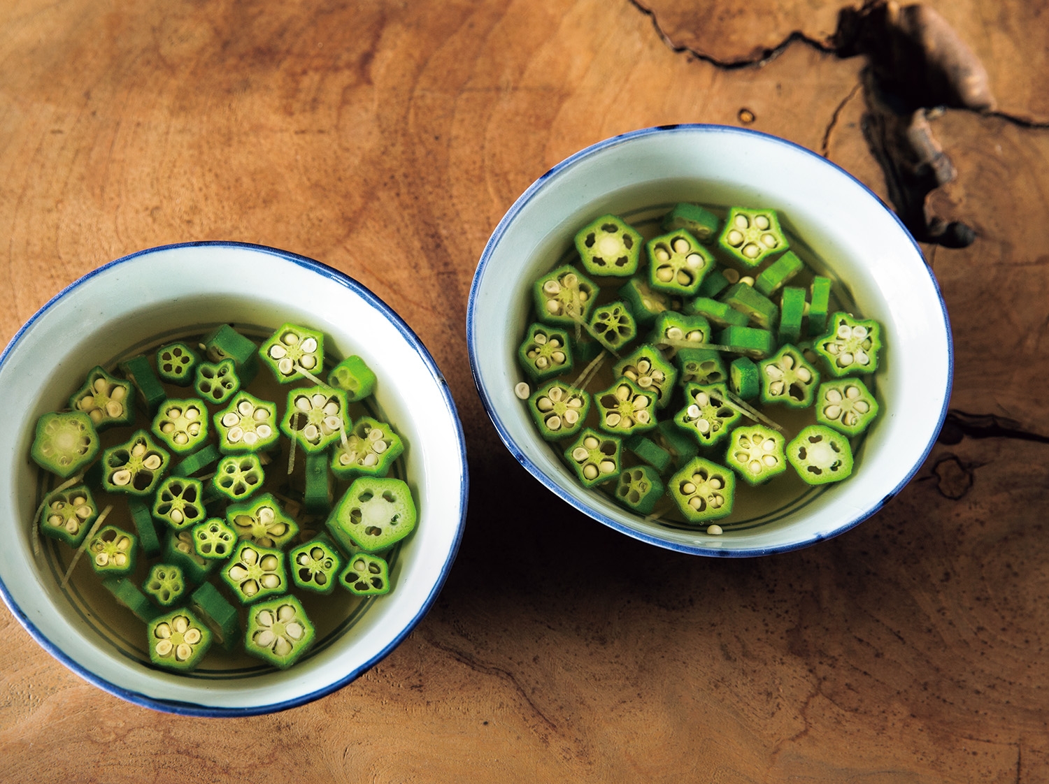 オクラのとろみで、だしのうま味をじっくり味わえる「オクラの冷たいだしスープ」