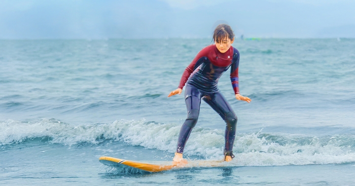 サーフィンを楽しむ様子