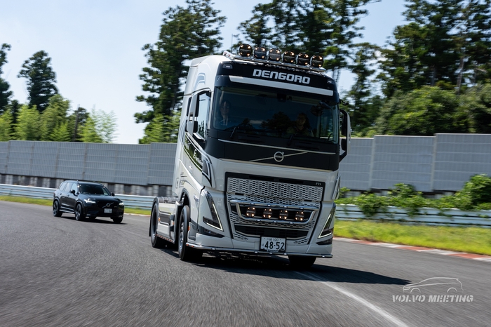 ヨシノ自動車が持ち込んだボルボ最新トラック　FH