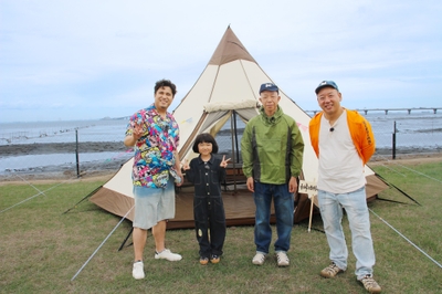 バイきんぐが出演する『小峠と西村キャンプ場』（左から木村昴、永尾柚乃、小峠英二、西村瑞樹）