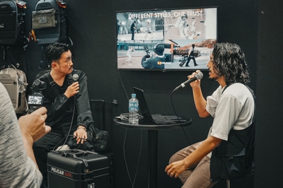 登壇中の荻須康平氏とRANGA氏  (撮影 by ミッチー 【IG @micchidesign】)