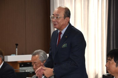 感謝の意を述べる田中市長