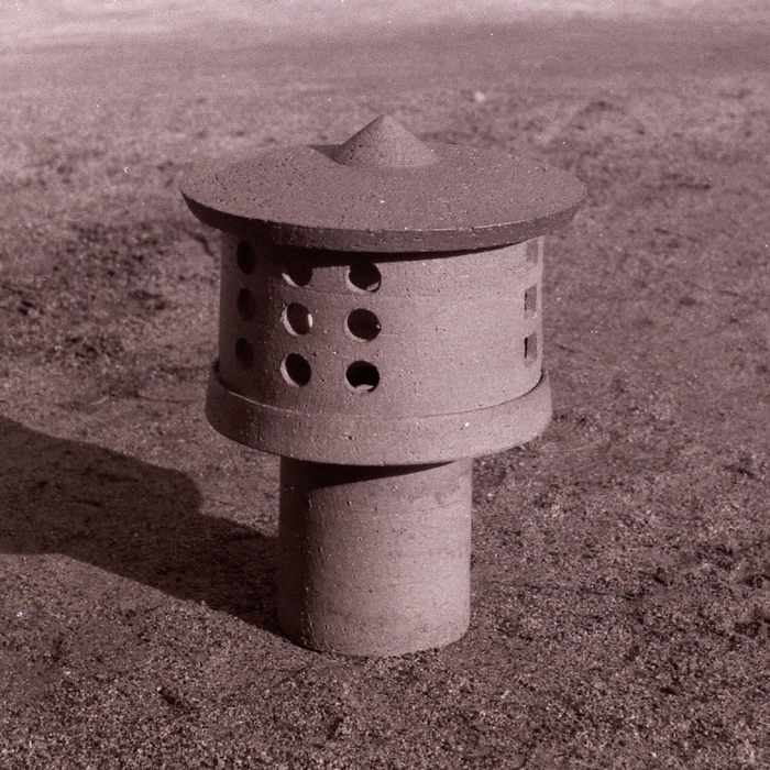 滋賀県立信楽窯業試験場(デザイン=日根野作三)「灯籠」