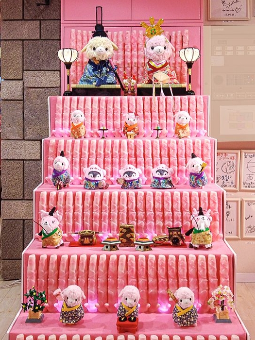 ピンクに光る!岩下の新生姜キャラクター5段ひな飾り