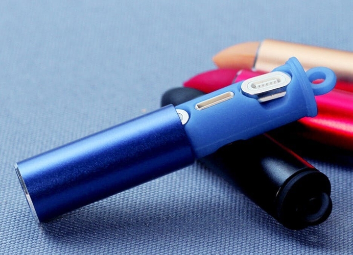 付属のマグネットコネクタを収納できるシリコン&アルミ型のケース