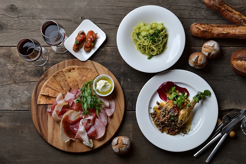 前菜、パスタ、メイン料理(こちらはイメージです)