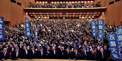 昨年の「頑張ろう三唱」の様子 