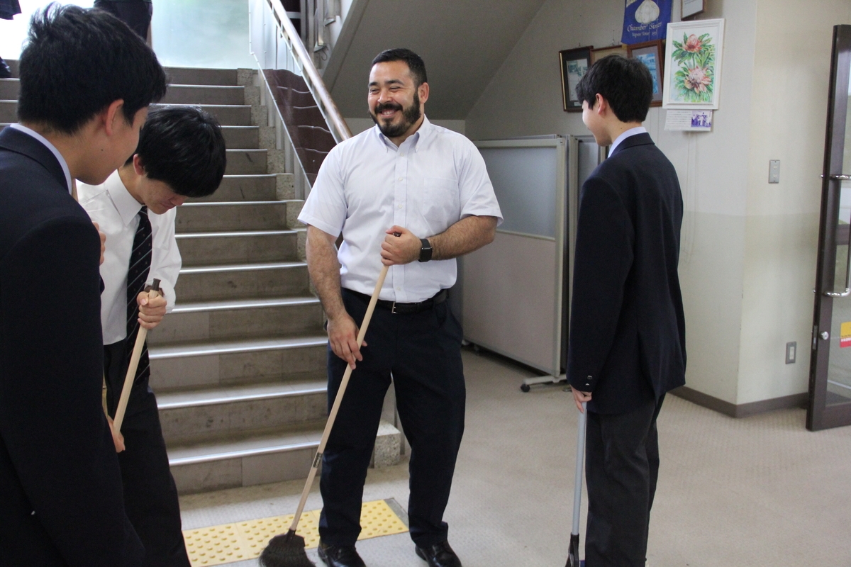 ネイティブスピーカー教員の副担任制導入!日常生活で英語・異文化に触れる環境を整備