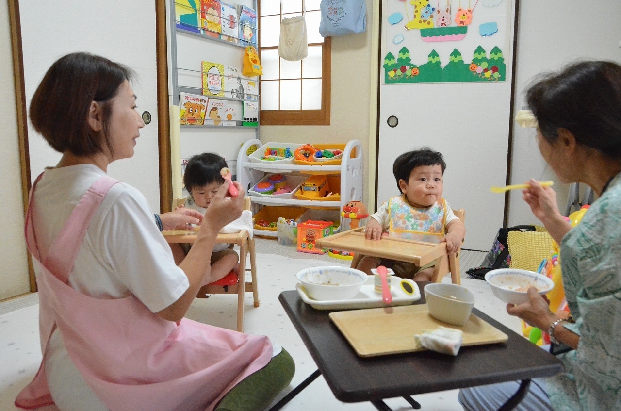 保育ママ宅での給食風景