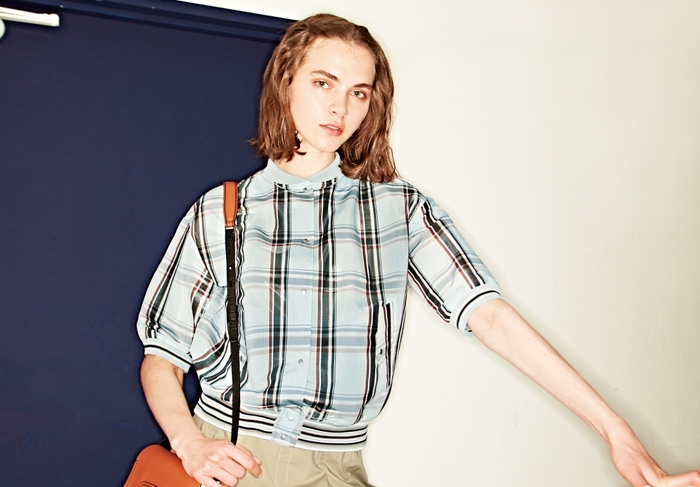 シャツブルゾン 27,500円(税込) カラー:サックス系、ネイビー系