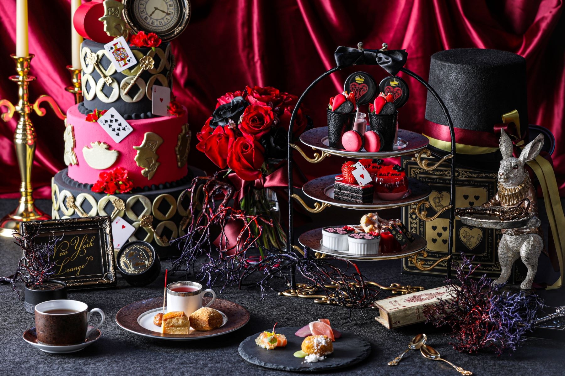 童話【不思議の国のアリス】の“ハートの女王”がテーマ!「ダークプリンセスアフタヌーンティー~不思議の国のアリス~」