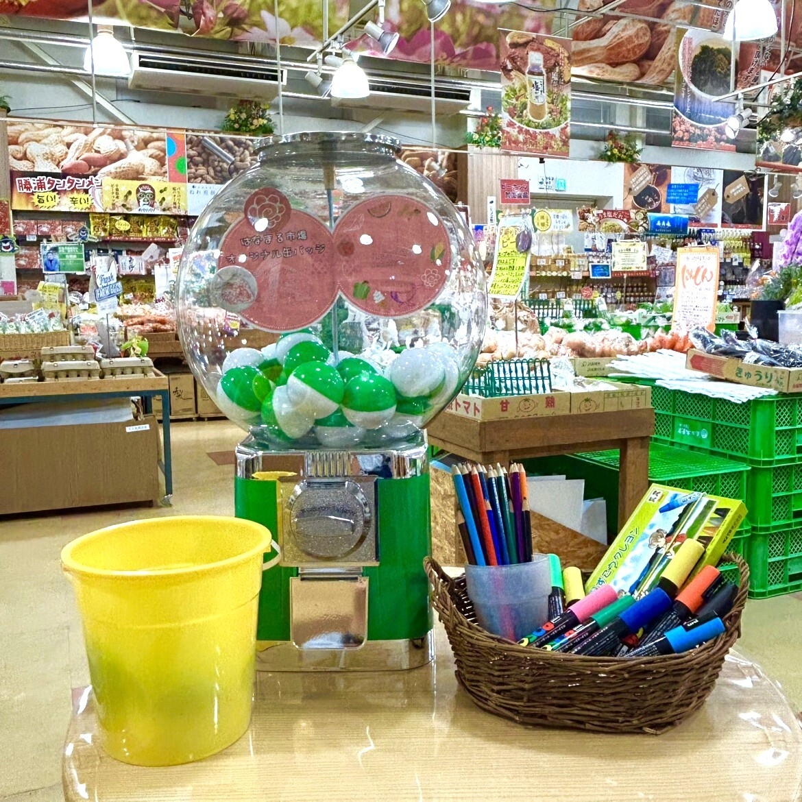 ぬりえ缶バッジガチャ