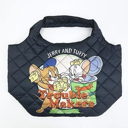 ふっくらキルティングが可愛すぎる！トムとジェリーの大容量トートで冬のおでかけ