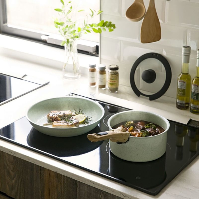 ククナキッチン ヒスイ&ダイヤモンドWストーン着脱鍋 ¥13,200(税込)