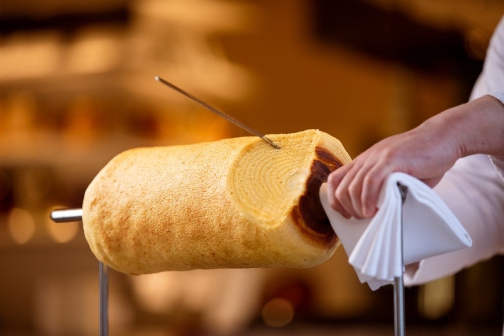 3月4日バウムクーヘンの日 ブッフェレストランがリニューアルオープンAIバウムクーヘン職人「THEO（テオ）」軽井沢初進出