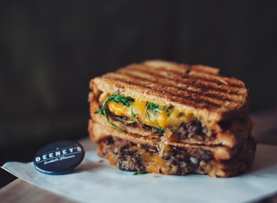 「DEENEY’S」（イメージ）