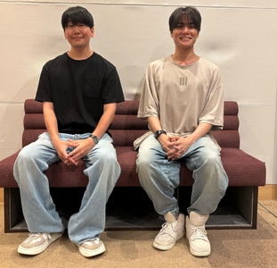【左：花江夏樹さん　右：八代拓さん】