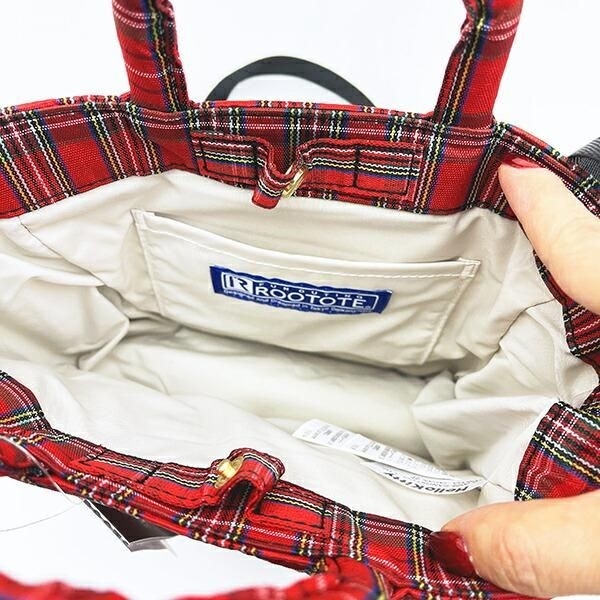 サンリオのハローキティ×ルートートのチェックトート