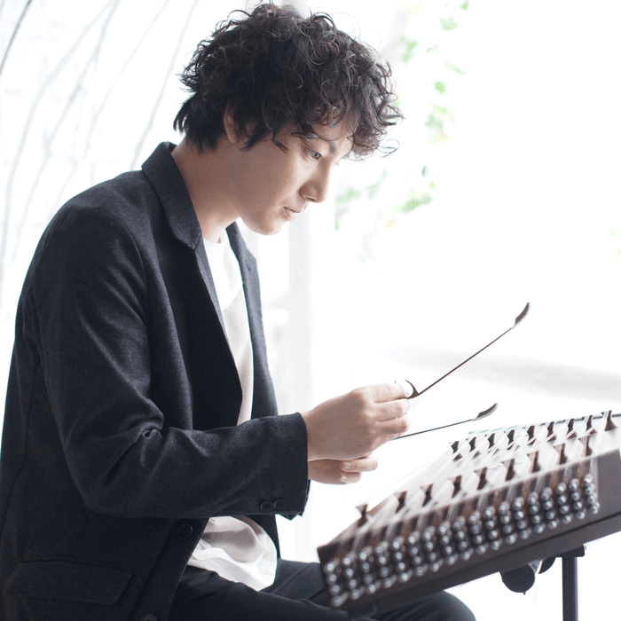 サントゥール演奏家・岩崎和音