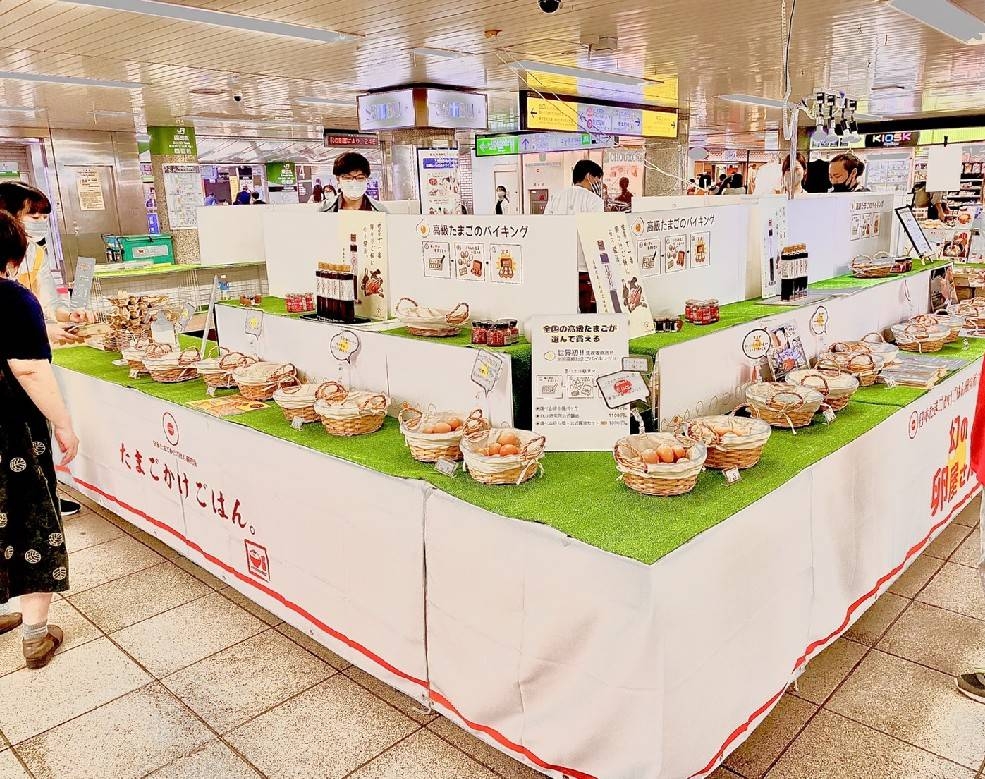 60種類のたまごが日替わりで10種類ほど並ぶ(池袋撮影)