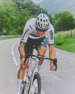 zRoW2l6XYDhHeXUf9GWy.jpg?w=940&h=940