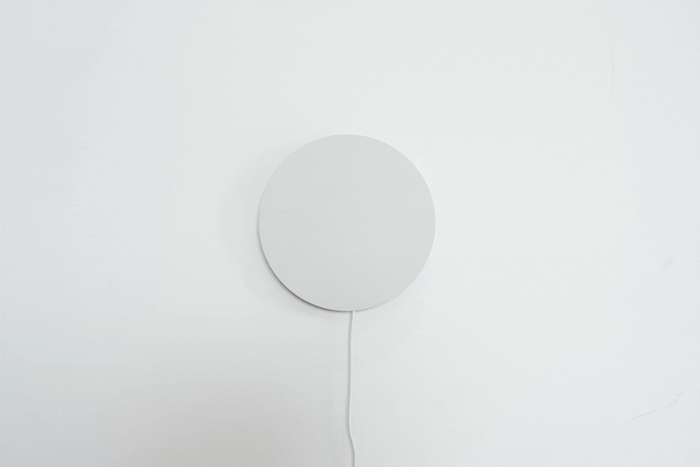 2枚のパネルで好きな形の三日月を作ることができる