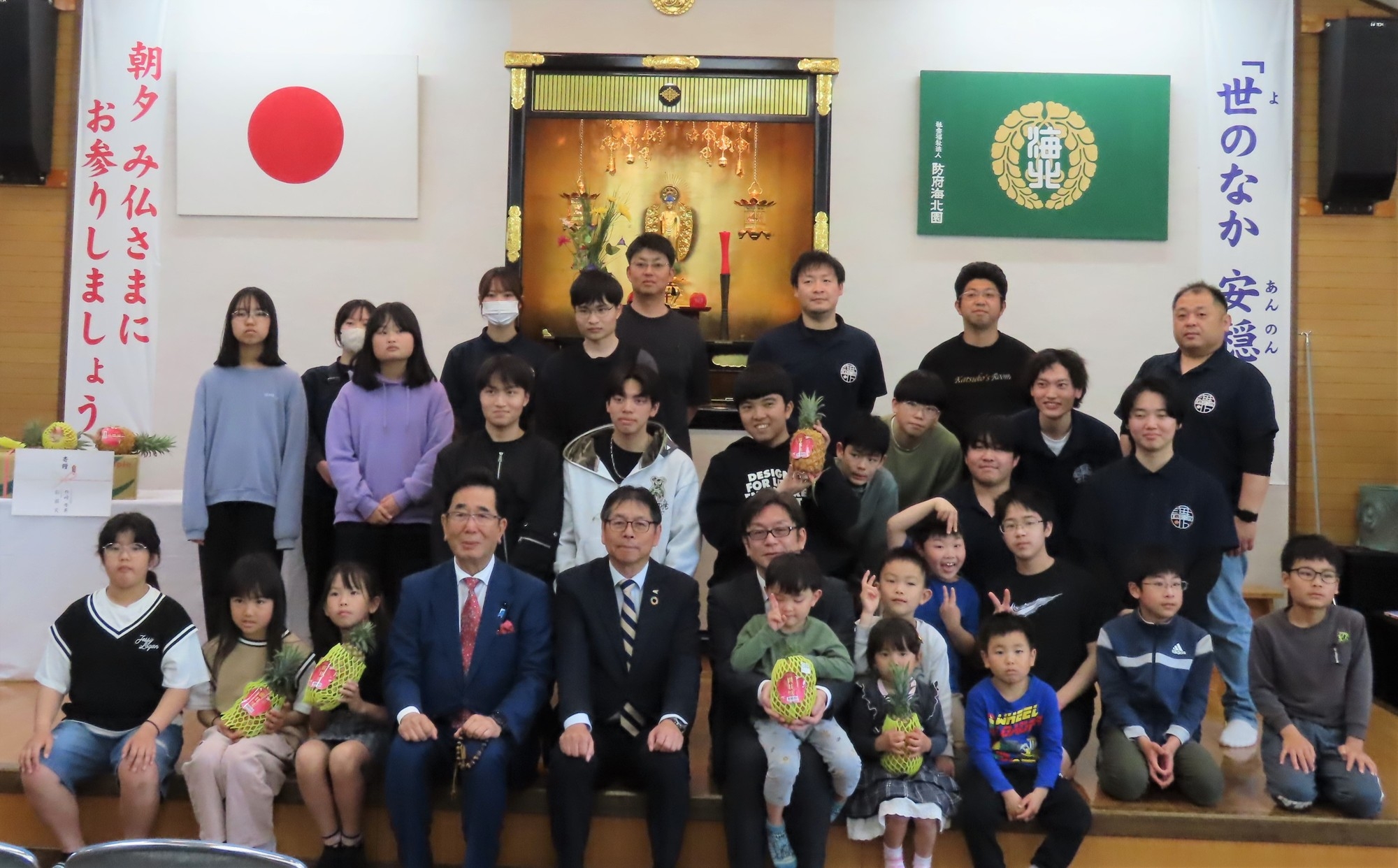 県内12カ所の児童施設に台湾パイナップルを寄贈
