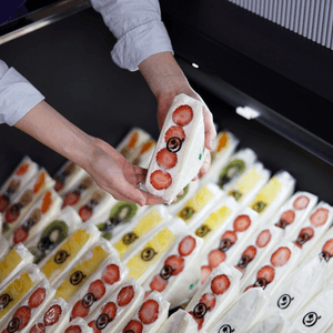 zXQfWNuYLk5KdoCi4LgX.png?w=940&h=940