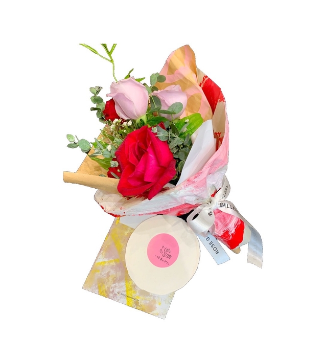 「体感型UPCYCLE ARTWORK フラワーロスを活用した薔薇のブーケづくり」ブーケとアート封筒付きカードが作成できる