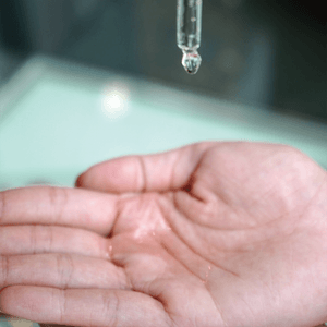 １滴でバラに包まれたように