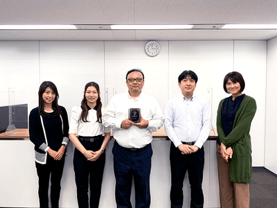 ze2Uo5z2XYsnfJKXssLl.png?w=940&h=940