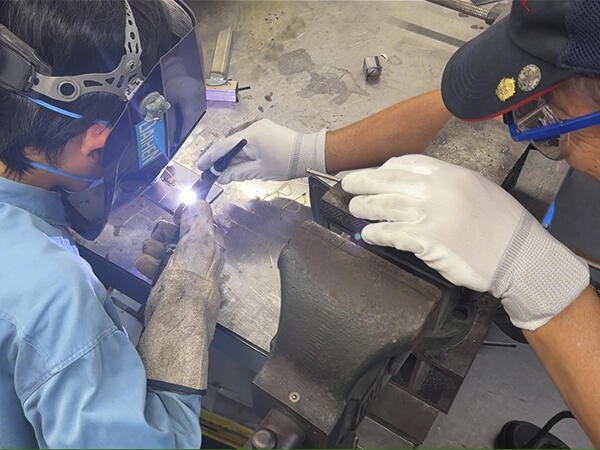 愛三工業株式会社によるアーク溶接講習