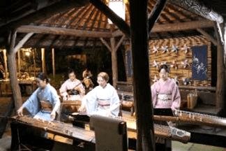 箏の演奏（昨年の様子）