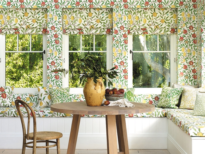 LEAF GREEN(若い木の葉色)とWELD(落ち着いた黄色)の色合い