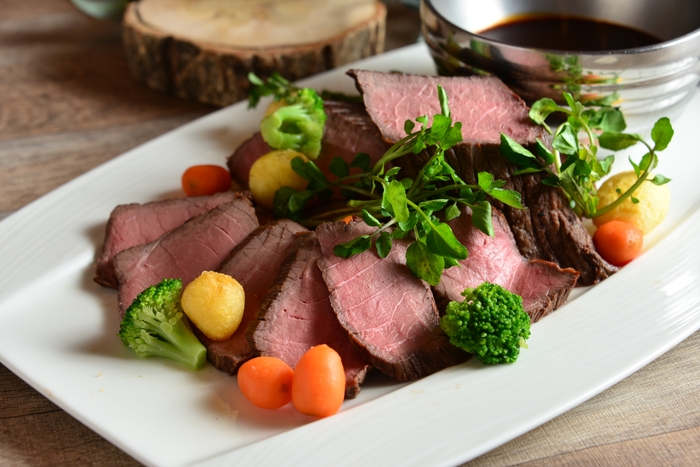 国産牛ロースビーフ ~大阪ステーキソース~