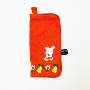 タオル生地でできているミッフィーのどっとポーチ