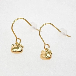 もう子供っぽいとは言わせない。ハローキティの本格的な大人のアクセサリーです。