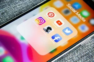 ソーシャルメディアとは?人気SNSごとの特徴や活用方法を徹底解説