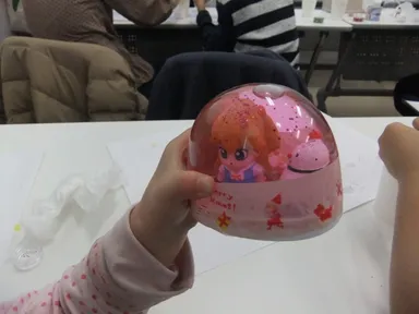 スノードーム作り(過去開催の様子)