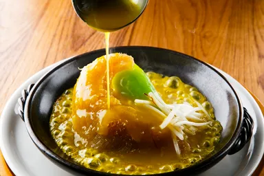 最高級青鮫の「ふかひれシンガポール式黄金コラーゲンスープ姿煮込み」