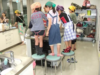 小さなお子さんも参加します