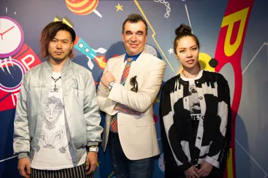 POP Launch Party 2： 左からKASICO、クリストフ・サビオ スウォッチ グループ ジャパン株式会社 代表取締役社長、Chocomoo