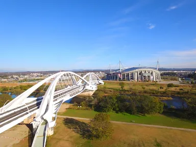 豊田大橋と豊田スタジアム